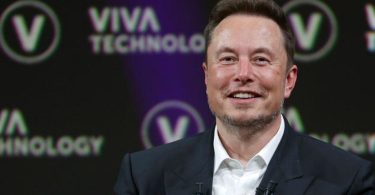 Mr. Musk has frequently requested the removal of these restrictions in court, most recently in February. Separately, a judge in New York ruled this week that Mr. Musk must defend himself against claims made by former Twitter investors that he misled them by failing to quickly disclose his share acquisitions, although an insider trading claim was rejected.